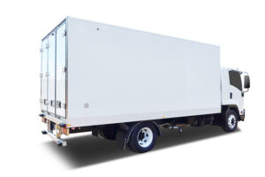 Camion frigorifique de 5,3 m, 8 palettes, poids moyen, avec trois portes arrière