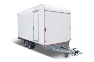 Remorques fermées avec porte-rampe en tôle d’aluminium striée